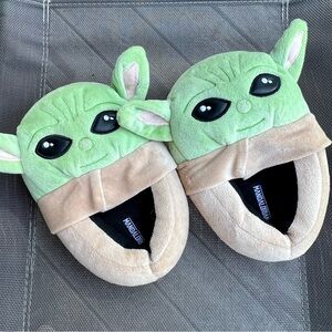 STAR WARS MANDOLORIAN BABY YODA CHILD SLIP ON PLUSH COMFY SLIPPERS